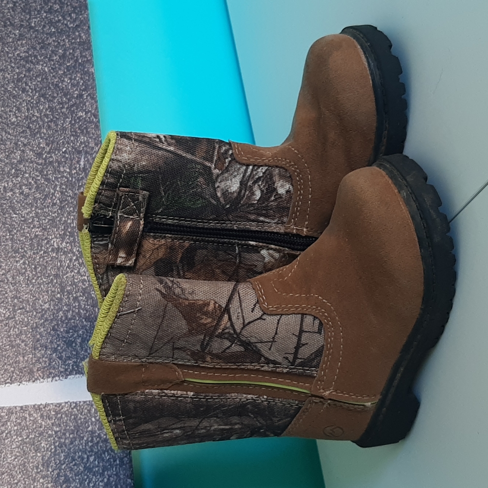 Magellan Outdoors toddler brown camo boots Size 6D